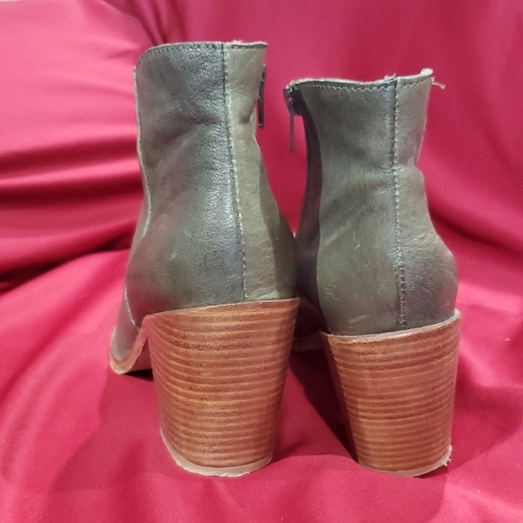 Jeffrey Campbell Green Ankle Boots with Modern Western Style - Picture 5 of 10